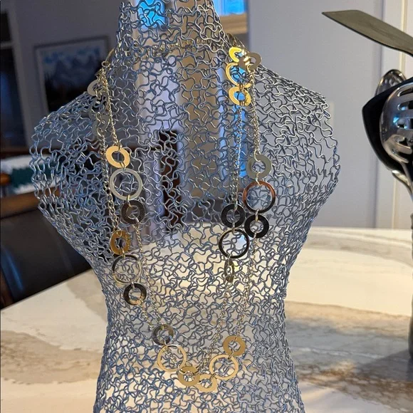 Elegant Gold Circle Link Necklace - Picture 2 of 2